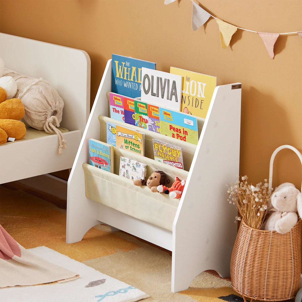 Bibliothèque enfant bois blanc et tissu beige Tilda Kids