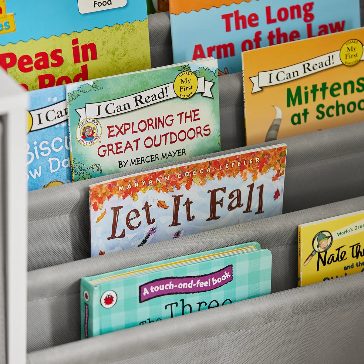 Bibliothèque enfant bois blanc et tissu gris Tilda Kids