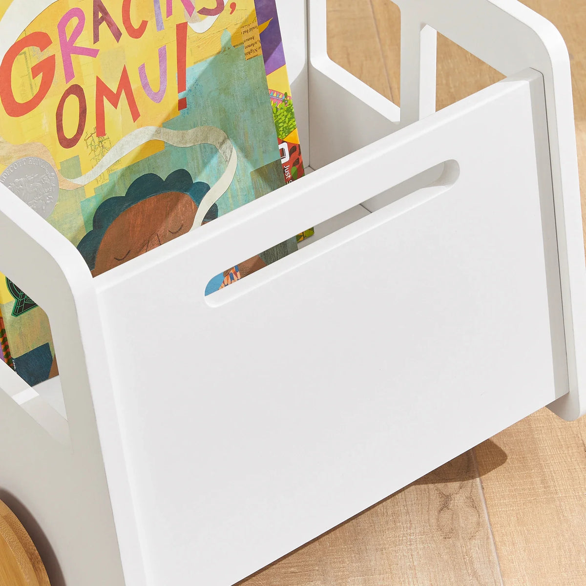 Bibliothèque enfant mobile avec roues en bambou Tilda Kids
